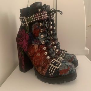 Lilith Boots - Floral Never Before Worn New in Box :)
